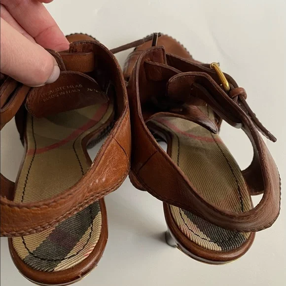 Burberry Heels - Picture 5 of 8